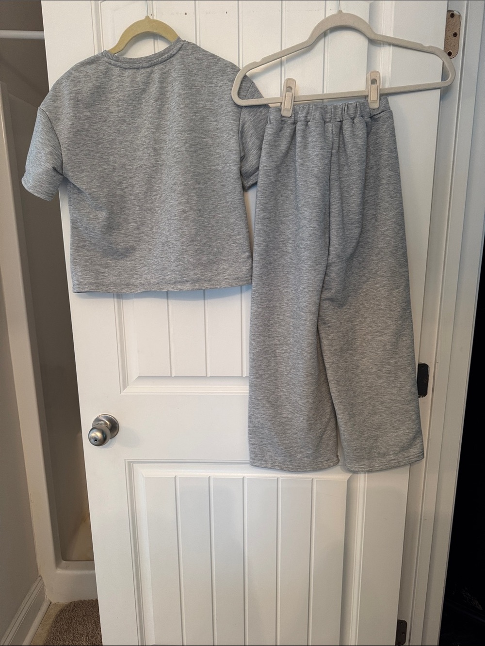 SHEIN Grey Kids Short-Sleeve Sweatshirt & Wide-Leg Joggers Set - Picture 2 of 3